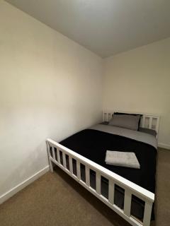 3 BDR House for 5 or 6 pax 35 mins to Central London via Train - 5