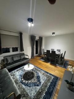 3 BDR House for 5 or 6 pax 35 mins to Central London via Train - 4