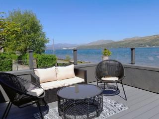 Cosy Lochside Cottage with Mountain and Sea Views - 7