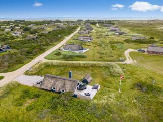 Holiday Home Hen - 400m from the sea by Interhome - 3