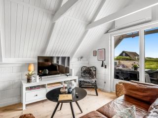 Holiday Home Hen - 400m from the sea by Interhome - 3