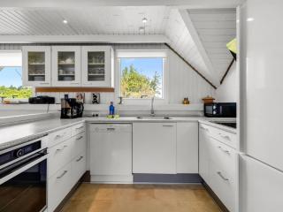 Holiday Home Tuomi - 900m from the sea by Interhome - 3