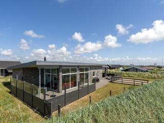 Holiday Home Synthia - 300m from the sea by Interhome - 2