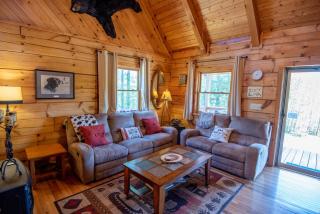 Serene & Cozy 3bd Cabin- Dogs Welcome, Hot Tub, Mins to Parkway - 7