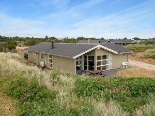 Holiday Home Drifa - 600m from the sea by Interhome - 5