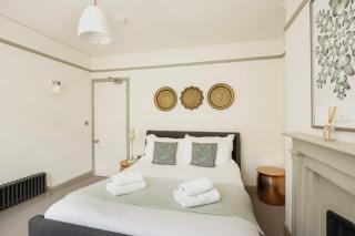 Monmouth St Townhouse sleeps 10 - 8