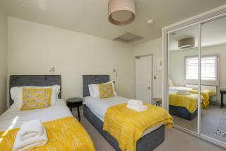 Monmouth St Townhouse sleeps 10 - 6