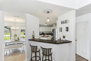 Warm and Inviting 4BR Home, Perfect for Families - 7