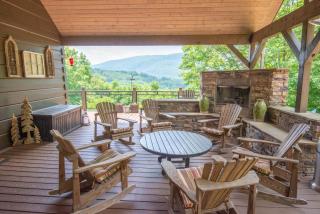 Mnt Views, Close to Everything, Hot Tub, Sleeps 4 - Buena Vista Cabin - 1