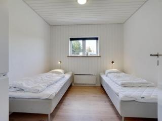 Holiday Home Øthbiorn - 1-1km from the sea by Interhome - 5