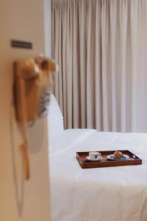 Man Met Bril Koffie Hotel - 8