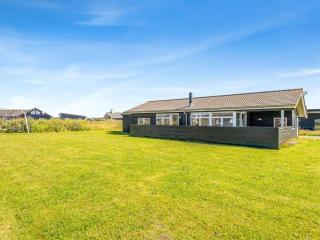 Holiday Home Heidy - 450m from the sea by Interhome - 7