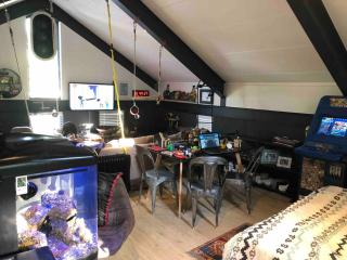 Stylish celeb style Huge secure 3 beds and baths - 1
