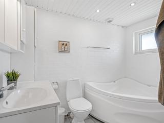 Holiday Home Bent - 750m from the sea by Interhome - 5