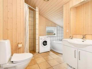 Holiday Home Nynke - 600m from the sea by Interhome - 5