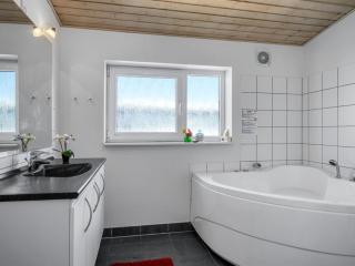 Apartment Molti - 750m from the sea by Interhome - 9