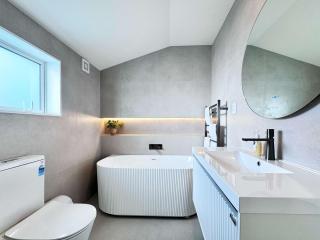 Family Oasis 3BR vs Backyard Near Beach in Torbay - 5