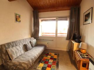 Appartement rénové 2 pièces, 6 personnes, pied des pistes, proche commerces et services, parking inclus - FR-1-572-132 - 8