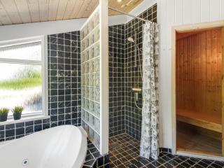 Holiday Home Elvan - 450m from the sea by Interhome - 5