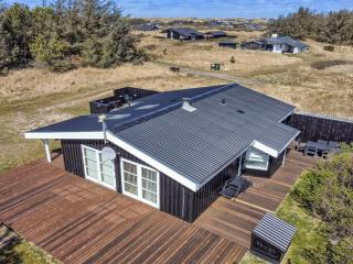 Holiday Home Nienke - 700m from the sea by Interhome - 0