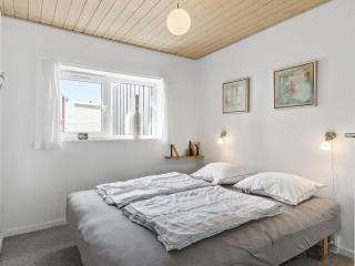 Apartment Chris - 750m from the sea by Interhome - 3