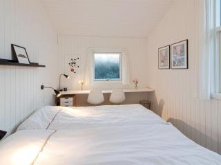 Holiday Home Fenneke - 50m from the sea by Interhome - 2