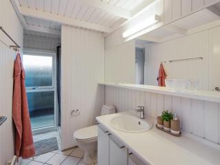 Holiday Home Fenneke - 50m from the sea by Interhome - 3