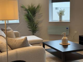 Modern 1BDR Apartment By Charles Richardson ltd Short Lets & Serviced Accommodation With Free WiFi Couldson - 5