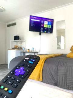Modern Private En-suite & kitchenette With 40inch TV - 3