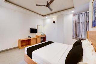 Super Collection O Eswar Grand Residency - 4
