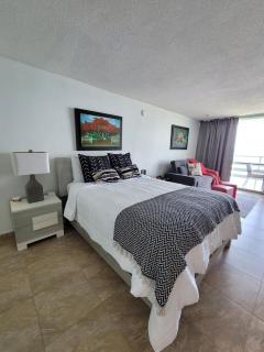 Couples Oceanview Getaway - 5