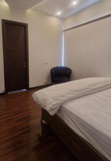 4 BR Luxury & Modern Full Home in DHA Phase 6 - 8