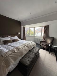 The Brent Cross Suite - 8