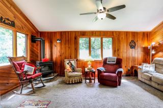 Wooded Retreat on 5 Acres 6 Mi to Edinboro Lake! - 6