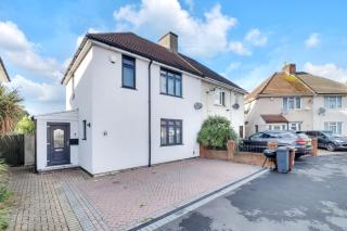 4 Bed House-Garden-Parking-15 min Elizabeth Line - 2