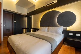 Stunning View Loft Type 1 BR in Circulo Verde near Bridgetowne, Eastwood Fast Wi-Fi - 0