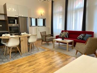 P9 by Small Home Budapest - 6