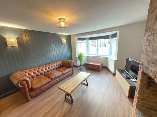 4 Bed Home In Central Maldon - 0