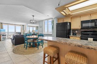 Oceanfront Condo - Pool - Beach - Fantastic Views - 2