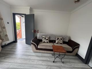 Daisy Haven in Southampton - 4