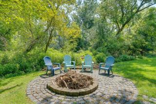 Lake Geneva Area Oasis w/ Fire Pit & Dog Run - 9
