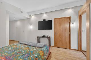 302B Market View | European Village - 4