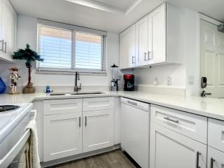Top Floor Oceanfront - Pool, Beach & Steps to Flagler Ave - 7