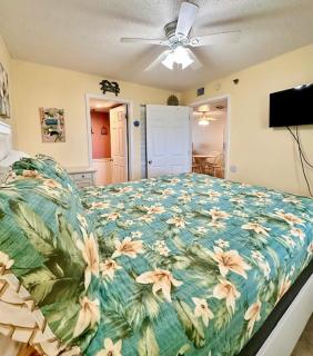 Beachfront Oceanview Unit - Pool & BBQ, Steps to Flagler - 7