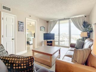 Beachfront Oceanview Unit - Pool & BBQ, Steps to Flagler - 1