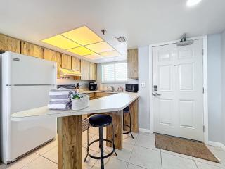 Ideal Family Friendly Beach Vacay, Beachfront & Steps to Flagler Ave - 8