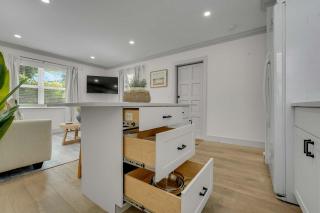 Spacious 1 Bedroom - Downtown - Renovated - 1