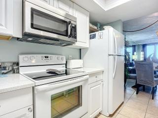 Recently Updated Oceanfront Condo! Views & a Pool - 4