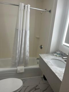 Howard Johnson by Wyndham Malden Boston Area - 1