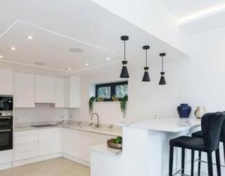 Luxury 4BR 4BA Smart Home with Smart Features, Garden, Balcony & Parking in Gerrards Cross SL9 - 0